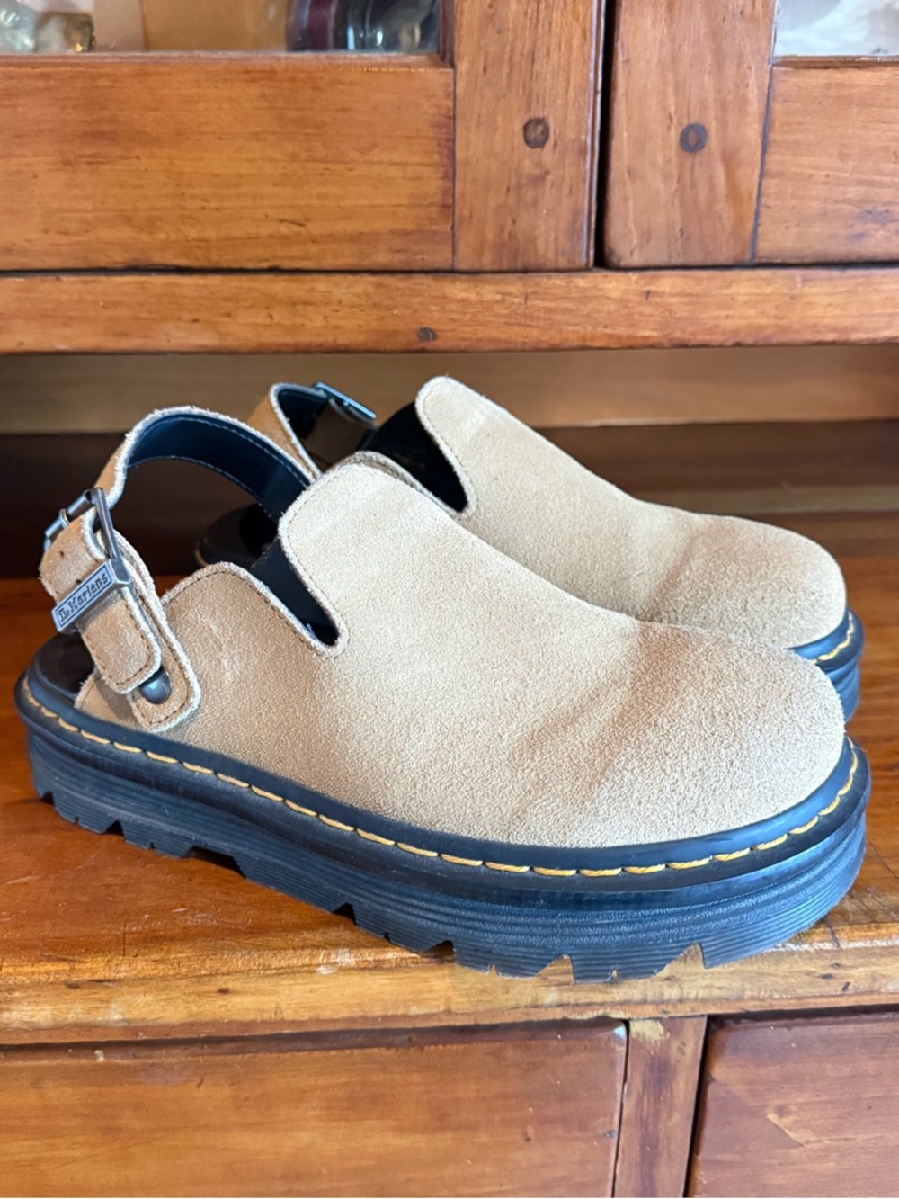 Dr. Martens Zebzag Mule Suede Tan Platform Clogs Women’s 8 EU 39